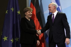 papandreoy-merkel-xeirapsia