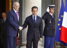 papandreoy-xamogelastos-sarkozi-skithropos
