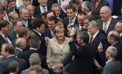 merkel-ypostiriktes